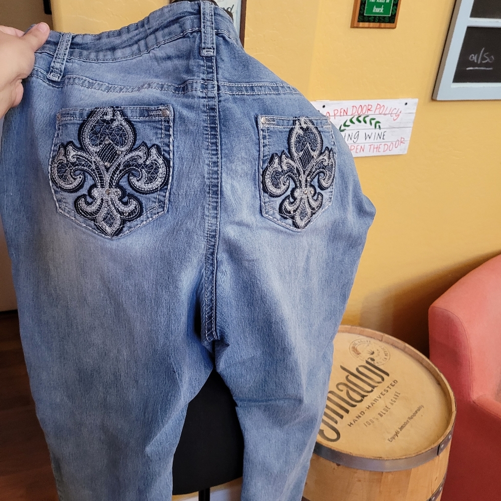 Jeans - Picture 2 of 6